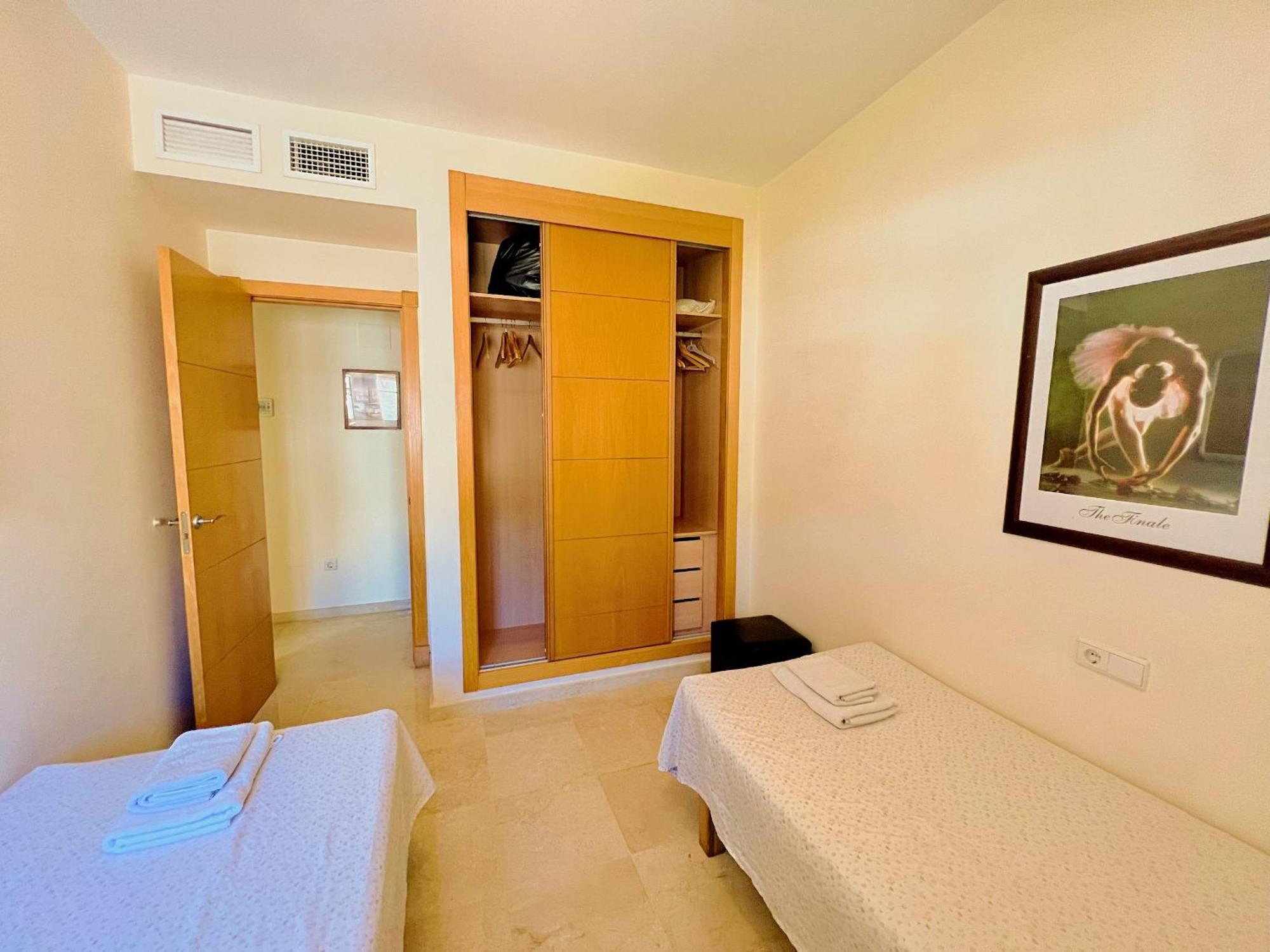 Beautiful Apartment With Pools, Playground And Paddle Tennis - Family Friendly And Near Vithas Hospital - Free Parking In Garage ベナルマデナ エクステリア 写真